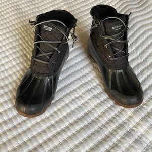 Black Sperry duck booties with quilted top